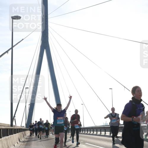 03.10.2026 - Köhlbrandbrückenlauf Tim E. http://msf.ph/oto/10618375 03.10.2026 09:36:28 Position 1  meine-sportfotos.de