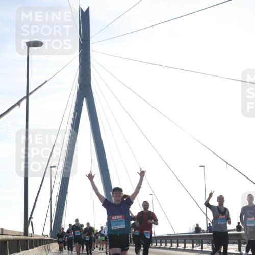 03.10.2026 - Köhlbrandbrückenlauf Tim E. http://msf.ph/oto/10618383 03.10.2026 09:36:28 Position 1  meine-sportfotos.de