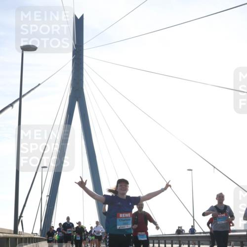 03.10.2026 - Köhlbrandbrückenlauf Tim E. http://msf.ph/oto/10618391 03.10.2026 09:36:28 Position 1 2953 meine-sportfotos.de