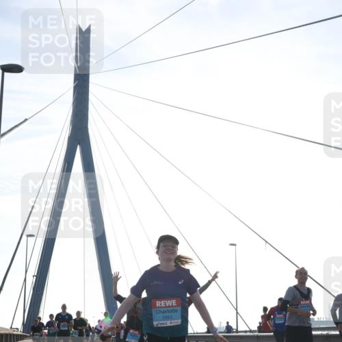 03.10.2026 - Köhlbrandbrückenlauf Tim E. http://msf.ph/oto/10618396 03.10.2026 09:36:29 Position 1 2953 meine-sportfotos.de