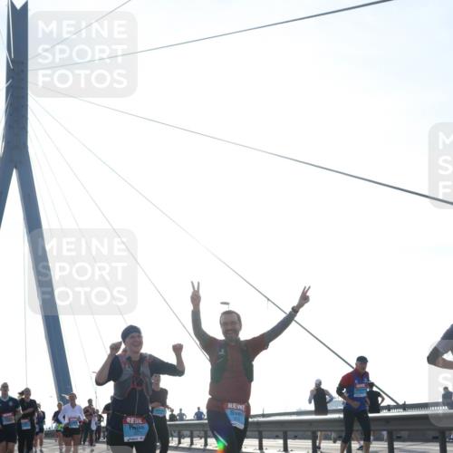 03.10.2026 - Köhlbrandbrückenlauf Tim E. http://msf.ph/oto/10618410 03.10.2026 09:36:30 Position 1 3221 meine-sportfotos.de