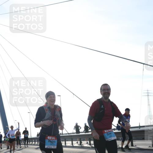 03.10.2026 - Köhlbrandbrückenlauf Tim E. http://msf.ph/oto/10618423 03.10.2026 09:36:30 Position 1 3221, 3220 meine-sportfotos.de