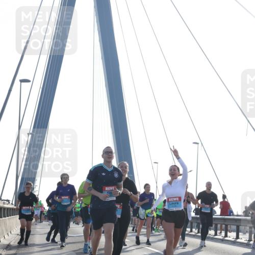 03.10.2026 - Köhlbrandbrückenlauf Tim E. http://msf.ph/oto/10618426 03.10.2026 09:36:31 Position 1 3134 meine-sportfotos.de