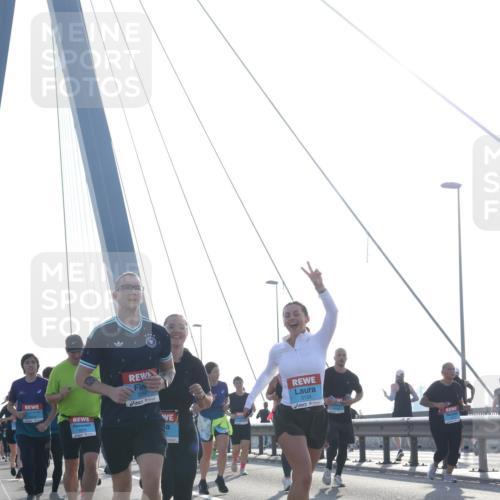 03.10.2026 - Köhlbrandbrückenlauf Tim E. http://msf.ph/oto/10618441 03.10.2026 09:36:32 Position 1 3134 meine-sportfotos.de