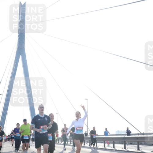 03.10.2026 - Köhlbrandbrückenlauf Tim E. http://msf.ph/oto/10618450 03.10.2026 09:36:33 Position 1  meine-sportfotos.de