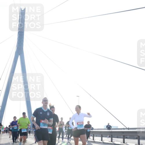 03.10.2026 - Köhlbrandbrückenlauf Tim E. http://msf.ph/oto/10618452 03.10.2026 09:36:33 Position 1 3134 meine-sportfotos.de