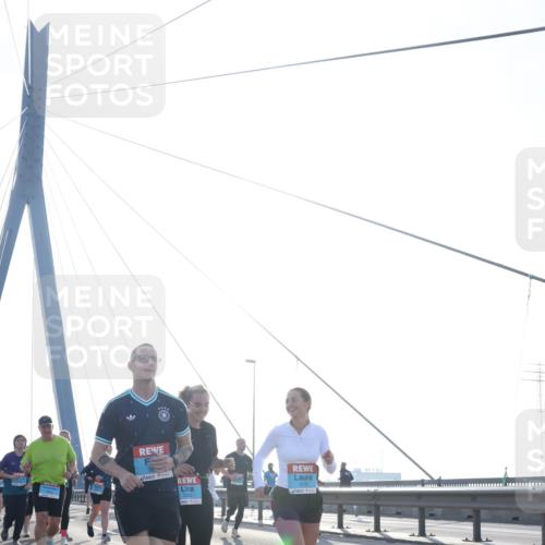03.10.2026 - Köhlbrandbrückenlauf Tim E. http://msf.ph/oto/10618457 03.10.2026 09:36:33 Position 1 3134 meine-sportfotos.de