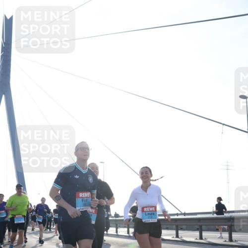 03.10.2026 - Köhlbrandbrückenlauf Tim E. http://msf.ph/oto/10618460 03.10.2026 09:36:34 Position 1 3134 meine-sportfotos.de