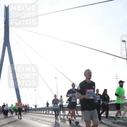 03.10.2026 - Köhlbrandbrückenlauf Tim E. http://msf.ph/oto/10618530 03.10.2026 09:36:42 Position 1 61 meine-sportfotos.de