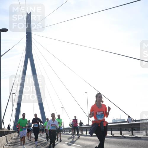 03.10.2026 - Köhlbrandbrückenlauf Tim E. http://msf.ph/oto/10618590 03.10.2026 09:36:46 Position 1  meine-sportfotos.de