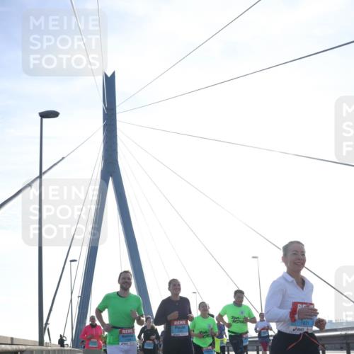 03.10.2026 - Köhlbrandbrückenlauf Tim E. http://msf.ph/oto/10618622 03.10.2026 09:36:47 Position 1 1387, 1631 meine-sportfotos.de