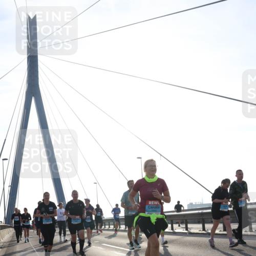 03.10.2026 - Köhlbrandbrückenlauf Tim E. http://msf.ph/oto/10618723 03.10.2026 09:36:53 Position 1 21, 0975, 3460 meine-sportfotos.de