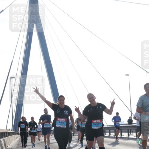 03.10.2026 - Köhlbrandbrückenlauf Tim E. http://msf.ph/oto/10618730 03.10.2026 09:36:54 Position 1 1867, 1861 meine-sportfotos.de