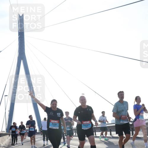 03.10.2026 - Köhlbrandbrückenlauf Tim E. http://msf.ph/oto/10618744 03.10.2026 09:36:55 Position 1 1867, 1861 meine-sportfotos.de