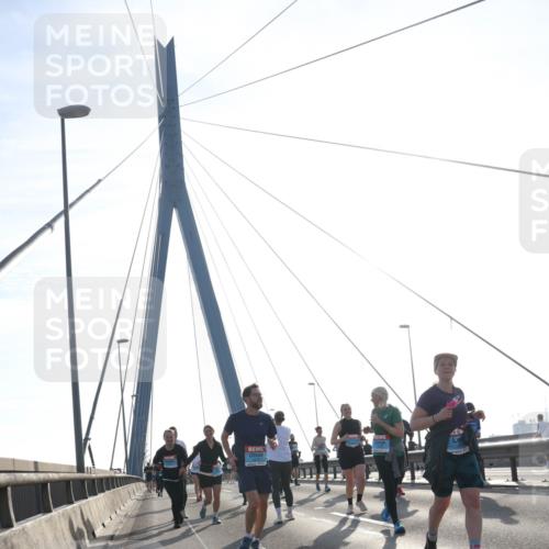 03.10.2026 - Köhlbrandbrückenlauf Tim E. http://msf.ph/oto/10618754 03.10.2026 09:36:56 Position 1  meine-sportfotos.de