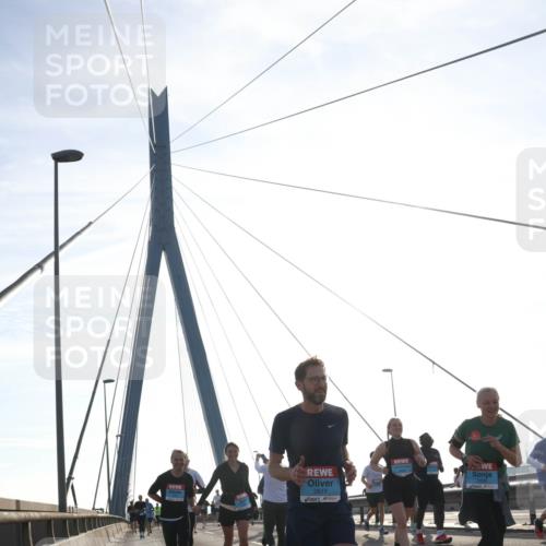 03.10.2026 - Köhlbrandbrückenlauf Tim E. http://msf.ph/oto/10618774 03.10.2026 09:36:57 Position 1 2619 meine-sportfotos.de