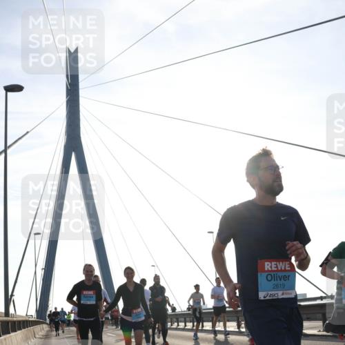 03.10.2026 - Köhlbrandbrückenlauf Tim E. http://msf.ph/oto/10618787 03.10.2026 09:36:58 Position 1 2619 meine-sportfotos.de