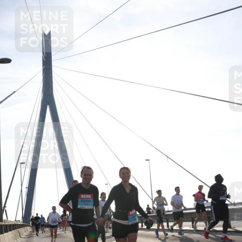 03.10.2026 - Köhlbrandbrückenlauf Tim E. http://msf.ph/oto/10618811 03.10.2026 09:36:58 Position 1 1341 meine-sportfotos.de