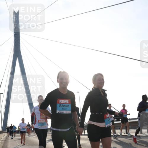 03.10.2026 - Köhlbrandbrückenlauf Tim E. http://msf.ph/oto/10618824 03.10.2026 09:36:59 Position 1 1341 meine-sportfotos.de