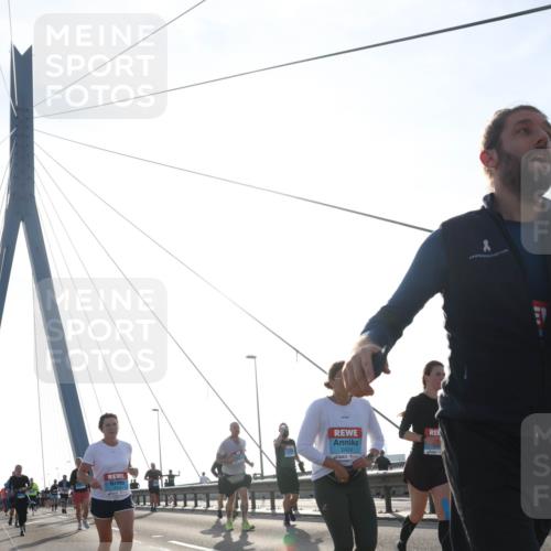 03.10.2026 - Köhlbrandbrückenlauf Tim E. http://msf.ph/oto/10618855 03.10.2026 09:37:01 Position 1 2424 meine-sportfotos.de