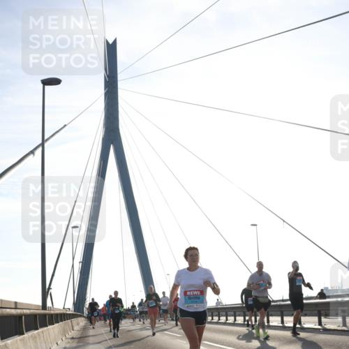 03.10.2026 - Köhlbrandbrückenlauf Tim E. http://msf.ph/oto/10618860 03.10.2026 09:37:02 Position 1  meine-sportfotos.de