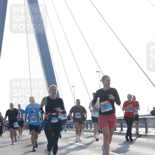 03.10.2026 - Köhlbrandbrückenlauf Tim E. http://msf.ph/oto/10618894 03.10.2026 09:37:05 Position 1 2835, 2866 meine-sportfotos.de