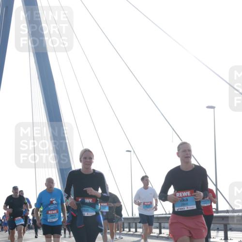 03.10.2026 - Köhlbrandbrückenlauf Tim E. http://msf.ph/oto/10618911 03.10.2026 09:37:05 Position 1 2835, 2866 meine-sportfotos.de