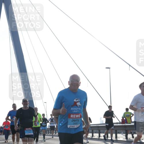 03.10.2026 - Köhlbrandbrückenlauf Tim E. http://msf.ph/oto/10618950 03.10.2026 09:37:08 Position 1 1144, 3400 meine-sportfotos.de