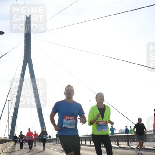 03.10.2026 - Köhlbrandbrückenlauf Tim E. http://msf.ph/oto/10619001 03.10.2026 09:37:11 Position 1 3642, 3641 meine-sportfotos.de