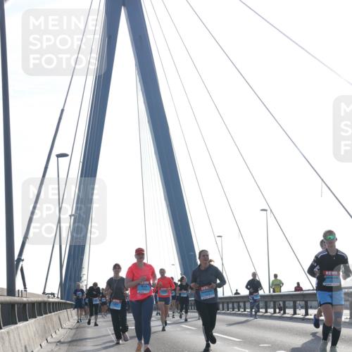 03.10.2026 - Köhlbrandbrückenlauf Tim E. http://msf.ph/oto/10619009 03.10.2026 09:37:12 Position 1  meine-sportfotos.de