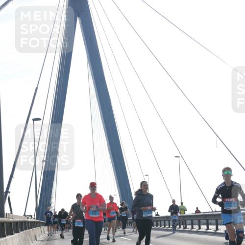 03.10.2026 - Köhlbrandbrückenlauf Tim E. http://msf.ph/oto/10619013 03.10.2026 09:37:13 Position 1 1221 meine-sportfotos.de
