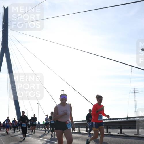 03.10.2026 - Köhlbrandbrückenlauf Tim E. http://msf.ph/oto/10619110 03.10.2026 09:37:19 Position 1  meine-sportfotos.de