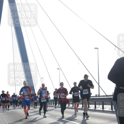 03.10.2026 - Köhlbrandbrückenlauf Tim E. http://msf.ph/oto/10619146 03.10.2026 09:37:21 Position 1  meine-sportfotos.de