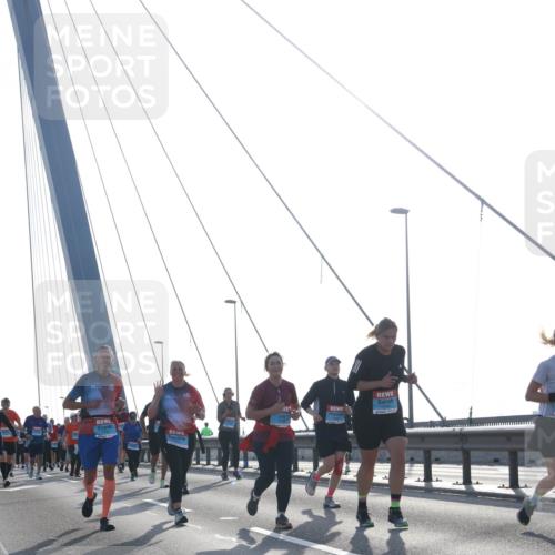 03.10.2026 - Köhlbrandbrückenlauf Tim E. http://msf.ph/oto/10619151 03.10.2026 09:37:22 Position 1  meine-sportfotos.de