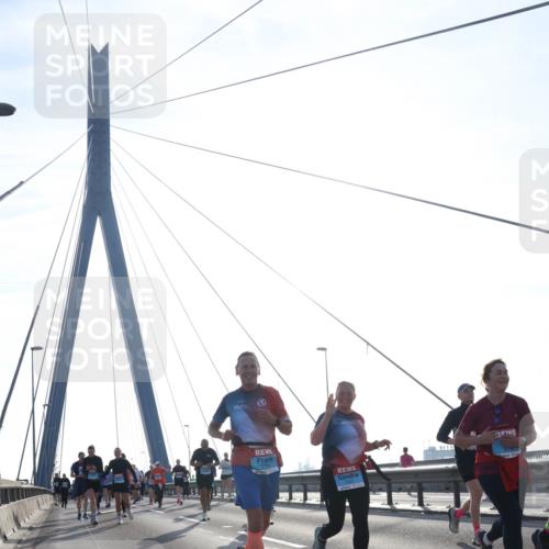 03.10.2026 - Köhlbrandbrückenlauf Tim E. http://msf.ph/oto/10619202 03.10.2026 09:37:24 Position 1  meine-sportfotos.de