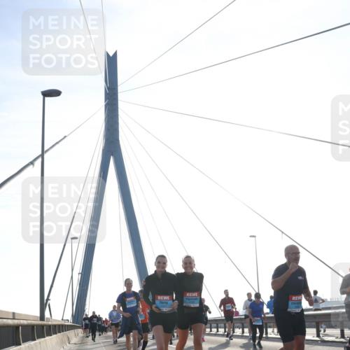 03.10.2026 - Köhlbrandbrückenlauf Tim E. http://msf.ph/oto/10619262 03.10.2026 09:37:28 Position 1  meine-sportfotos.de
