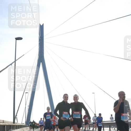 03.10.2026 - Köhlbrandbrückenlauf Tim E. http://msf.ph/oto/10619272 03.10.2026 09:37:28 Position 1 1407, 1662 meine-sportfotos.de