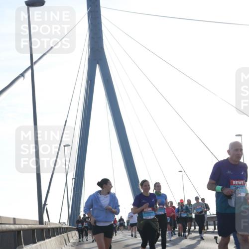03.10.2026 - Köhlbrandbrückenlauf Tim E. http://msf.ph/oto/10619350 03.10.2026 09:37:34 Position 1  meine-sportfotos.de