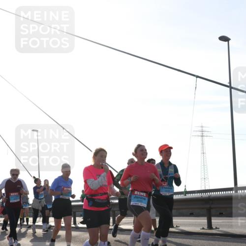 03.10.2026 - Köhlbrandbrückenlauf Tim E. http://msf.ph/oto/10619416 03.10.2026 09:37:39 Position 1 3570 meine-sportfotos.de