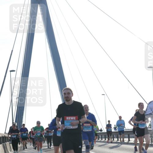 03.10.2026 - Köhlbrandbrückenlauf Tim E. http://msf.ph/oto/10619426 03.10.2026 09:37:41 Position 1 34, 1487 meine-sportfotos.de