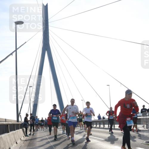 03.10.2026 - Köhlbrandbrückenlauf Tim E. http://msf.ph/oto/10619515 03.10.2026 09:37:47 Position 1  meine-sportfotos.de