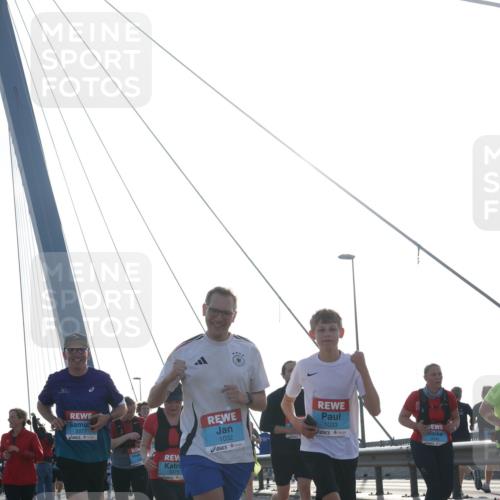 03.10.2026 - Köhlbrandbrückenlauf Tim E. http://msf.ph/oto/10619526 03.10.2026 09:37:48 Position 1 1032, 1033 meine-sportfotos.de