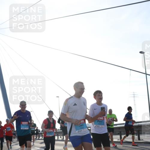 03.10.2026 - Köhlbrandbrückenlauf Tim E. http://msf.ph/oto/10619548 03.10.2026 09:37:49 Position 1 1032, 1033 meine-sportfotos.de