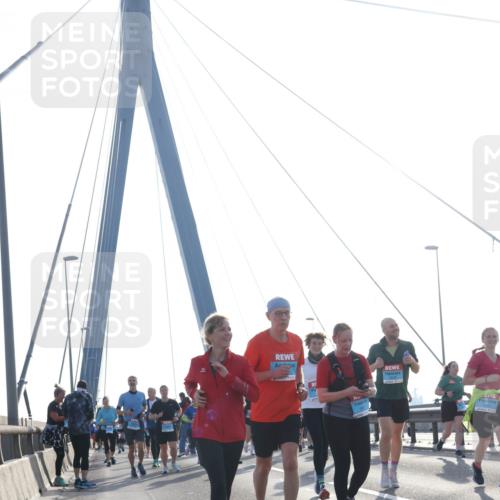 03.10.2026 - Köhlbrandbrückenlauf Tim E. http://msf.ph/oto/10619562 03.10.2026 09:37:50 Position 1  meine-sportfotos.de