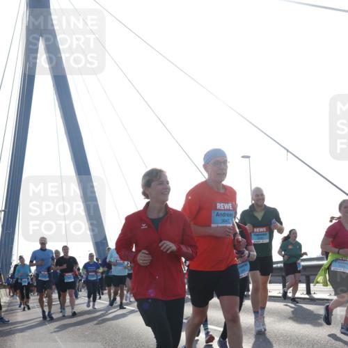 03.10.2026 - Köhlbrandbrückenlauf Tim E. http://msf.ph/oto/10619571 03.10.2026 09:37:51 Position 1 3647 meine-sportfotos.de