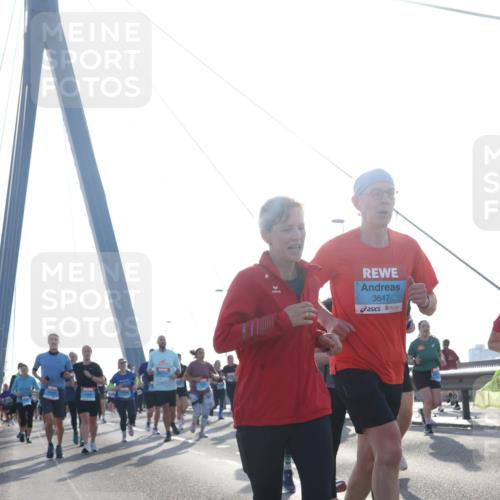 03.10.2026 - Köhlbrandbrückenlauf Tim E. http://msf.ph/oto/10619573 03.10.2026 09:37:52 Position 1 3647 meine-sportfotos.de