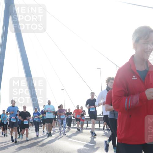 03.10.2026 - Köhlbrandbrückenlauf Tim E. http://msf.ph/oto/10619582 03.10.2026 09:37:52 Position 1  meine-sportfotos.de