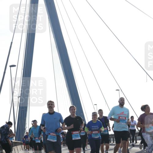 03.10.2026 - Köhlbrandbrückenlauf Tim E. http://msf.ph/oto/10619585 03.10.2026 09:37:53 Position 1 3774, 1400, 1399 meine-sportfotos.de