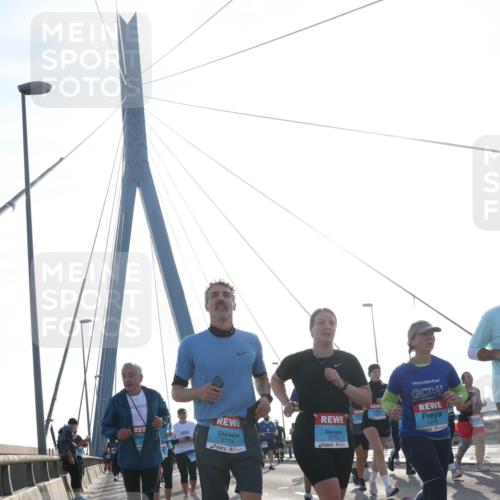 03.10.2026 - Köhlbrandbrückenlauf Tim E. http://msf.ph/oto/10619614 03.10.2026 09:37:56 Position 1 3774, 3773, 1014 meine-sportfotos.de