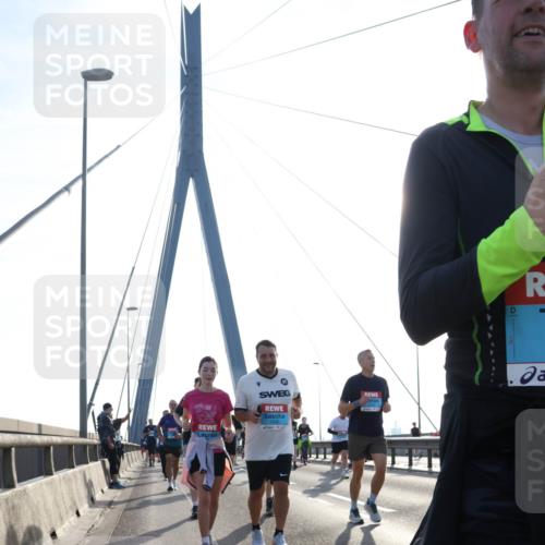 03.10.2026 - Köhlbrandbrückenlauf Tim E. http://msf.ph/oto/10619685 03.10.2026 09:38:01 Position 1 1245 meine-sportfotos.de